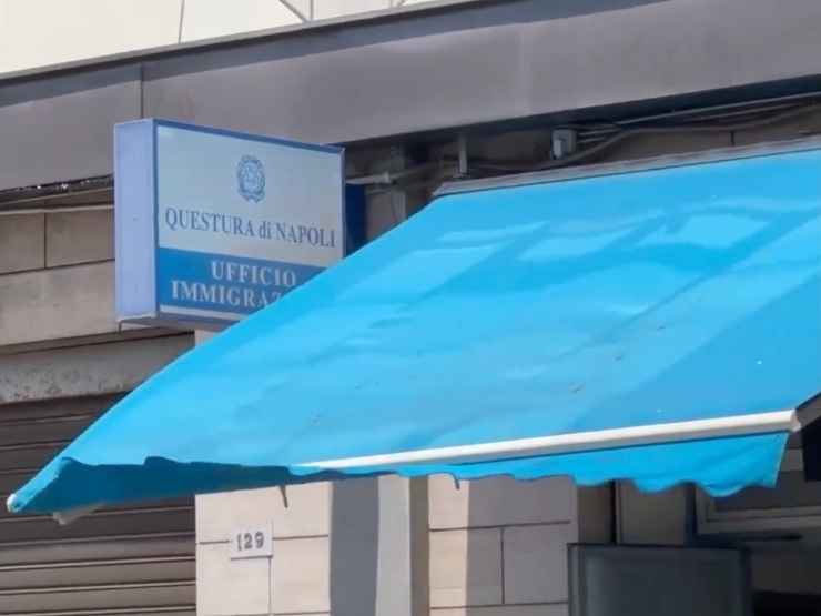 L'Ufficio Immigrazione della Questura di Napoli