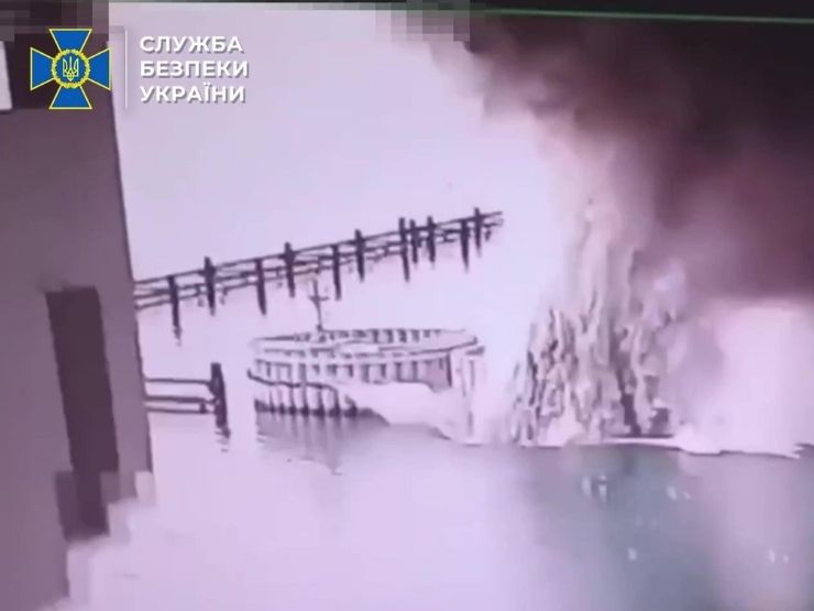 L'Intelligence ucraina colpisce il ponte di Kersh, tra la Russia e la Crimea