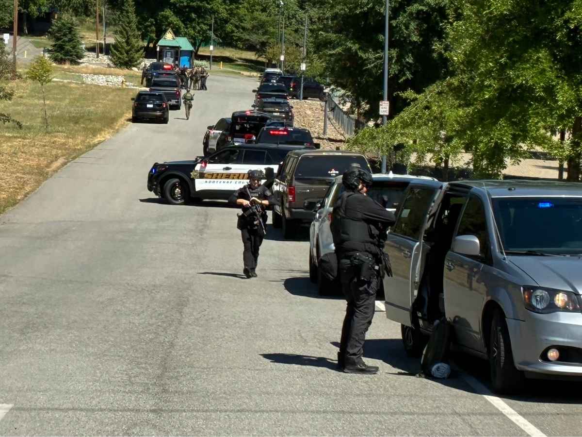 “Ci stanno sparando”, l’imboscata di un cecchino ai vigili del fuoco negli Usa: bilancio drammatico “Ci stanno sparando”, l’imboscata di un cecchino ai vigili del fuoco negli Usa: bilancio drammatico