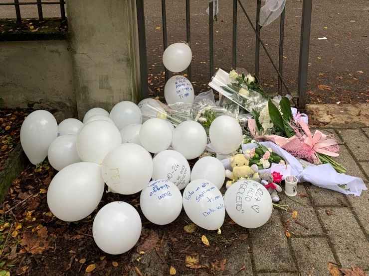 Palloncini bianchi per Aurora Tila, 13enne morta a Piacenza lo scorso anno
