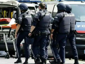Polizia sul posto dopo assalto alla scuola in Austria