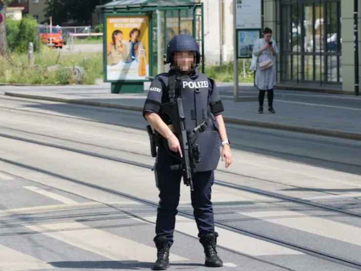 Polizia sul posto per assalto alla scuola in Austria