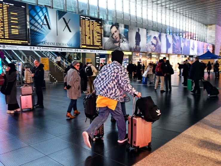 Treni fermi alla stazione a causa dello sciopero dei trasporti