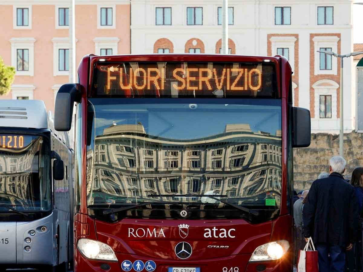 Un autobus a Roma fuori servizio a causa dello sciopero
