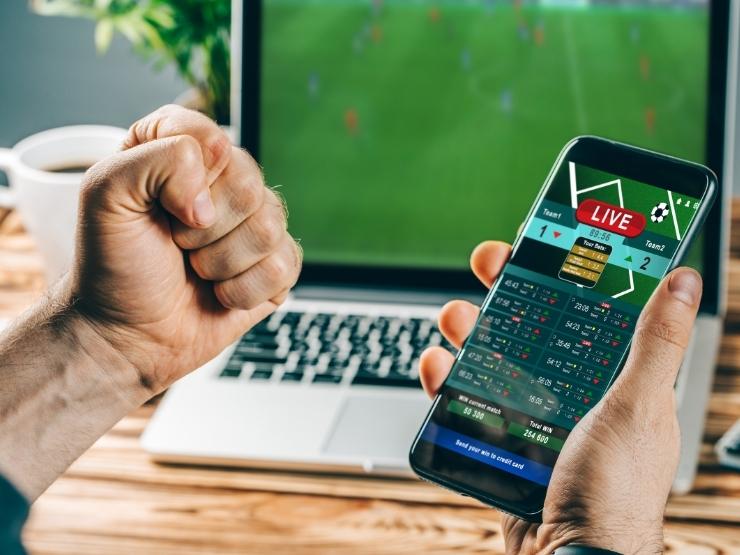 Un tifoso scommette su una partita di calcio
