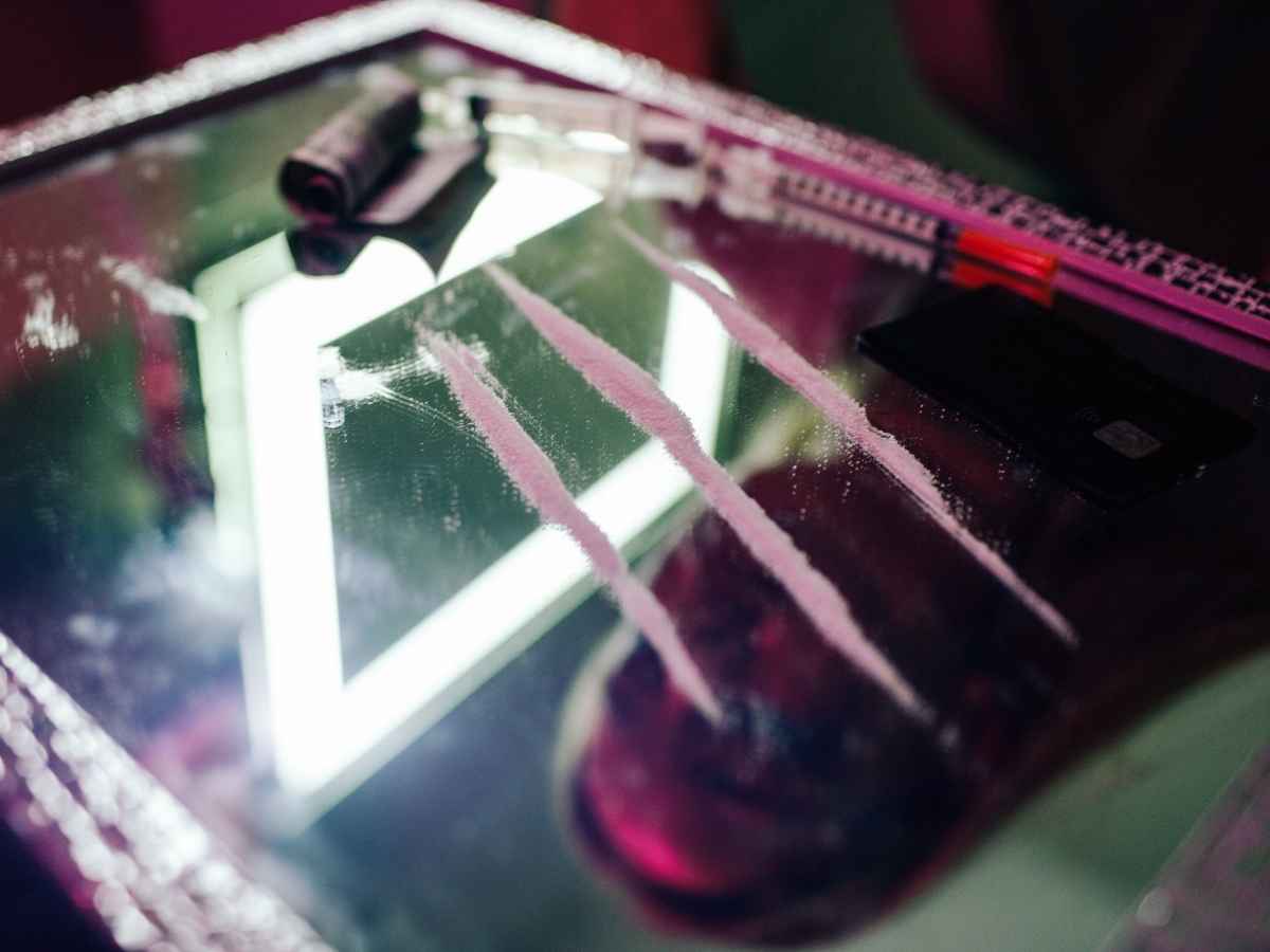“Danni a cuore, cervello e vescica”, cosa si rischia con la cocaina rosa e la ketamina: la droga per ricchi che l’Italia sta anche esportando negli Usa “Danni a cuore, cervello e vescica”, cosa si rischia con la cocaina rosa e la ketamina: la droga per ricchi che l’Italia sta anche esportando negli Usa