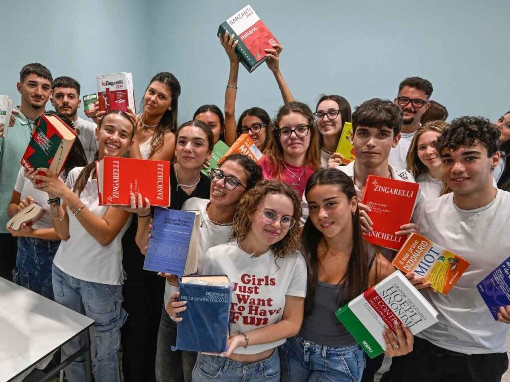 Studenti della Maturità 2025 prima della prova di italiano