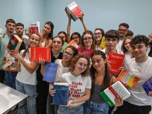 Studenti della Maturità 2025 prima della prova di italiano