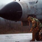 Un caccia americano pronto a decollare da una base italiana