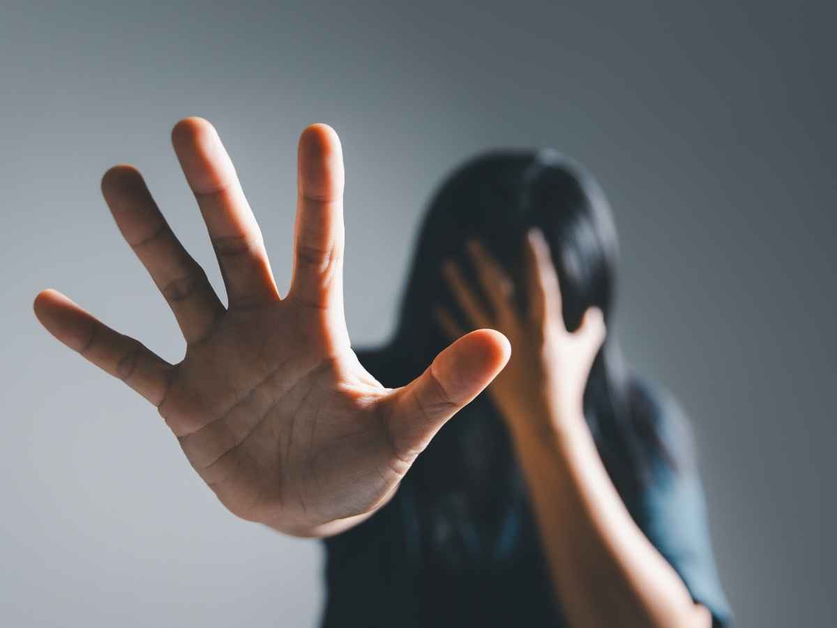 Finito l’incubo di V., il suo ex è stato condannato: aveva affisso cartelli con offese e minacce a Roma e diffuso video intimi Finito l’incubo di V., il suo ex è stato condannato: aveva affisso cartelli con offese e minacce a Roma e diffuso video intimi