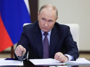 Vladimir Putin durante una riunione al Cremlino