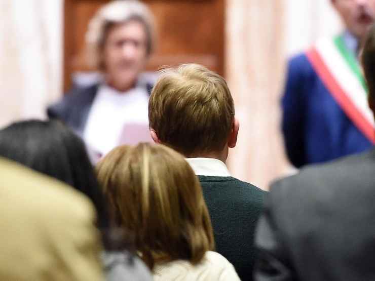 Alberto Stasi di spalle durante il processo a suo carico per il delitto di Garlasco e quindi per l'uccisione di Chiara Poggi