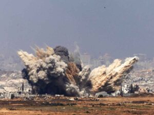 Bombardamenti su Gaza
