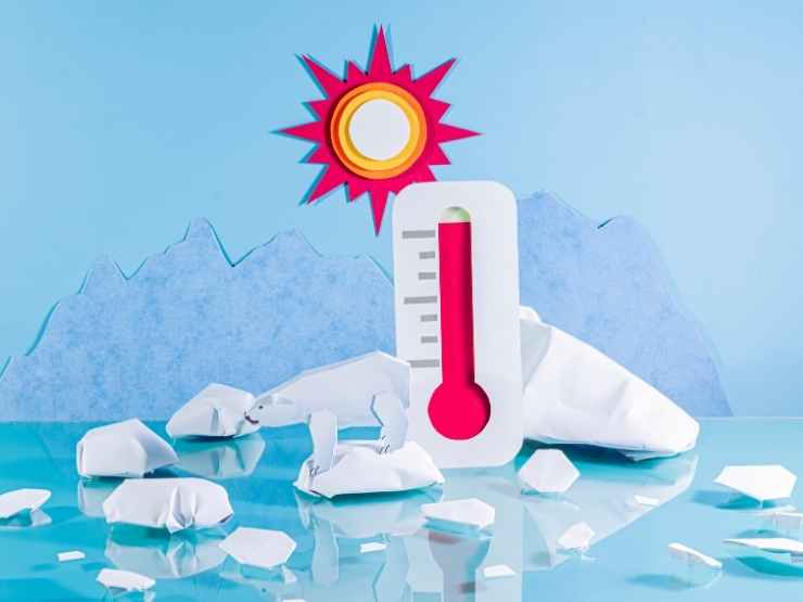 Cambiamento climatico, una rappresentazione in forma di origami delle alte temperature che sciolgono i ghiacci