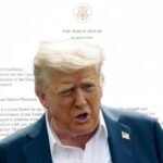 Sullo sfondo la lettera che Donald Trump ha inviato a Ursula von der Leyen. In primo piano il capo della Casa Bianca