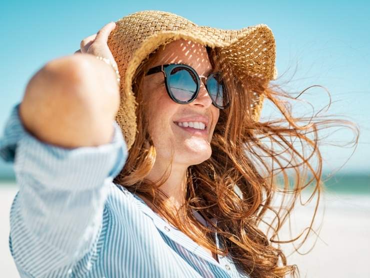 Ragazza felice in vacanza