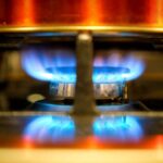 Gas sotto una pentola, preoccupazione per gli aumenti in vista dell'inverno