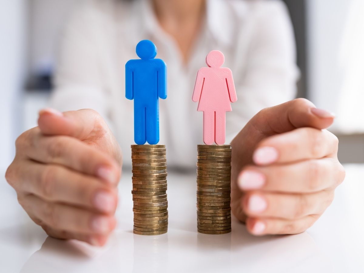 Stipendi, entra in vigore la direttiva Ue contro il gender gap pay: tutti i diritti dei lavoratori e gli obblighi per le imprese