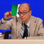 Il ministro dell'Istruzione Giuseppe Valditara in conferenza stampa