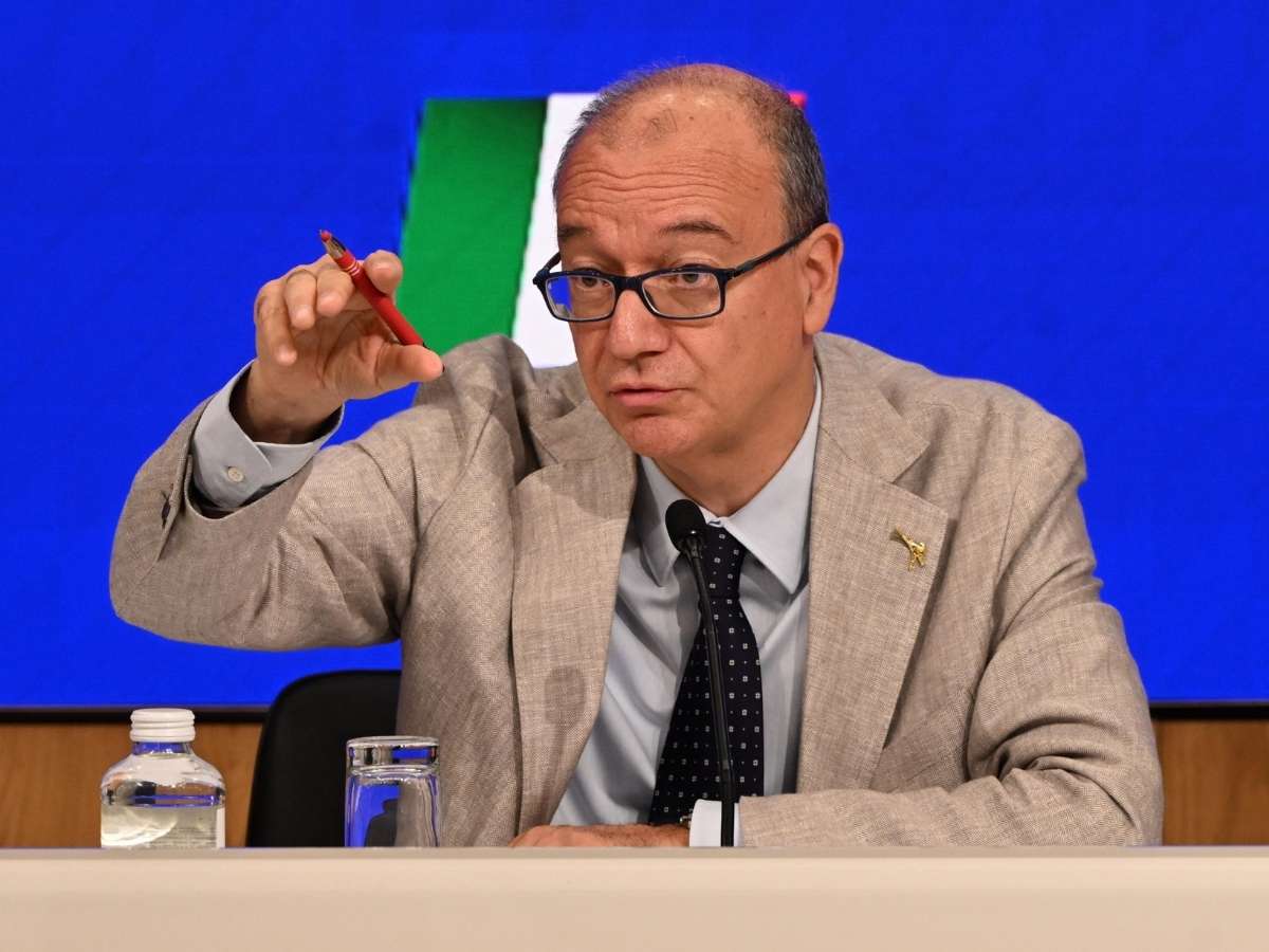 Scuola, come avverranno le assunzioni degli oltre 54mila insegnanti. I sindacati: “Il piano Valditara non risolve il precariato” Scuola, come avverranno le assunzioni degli oltre 54mila insegnanti. I sindacati: “Il piano Valditara non risolve il precariato”