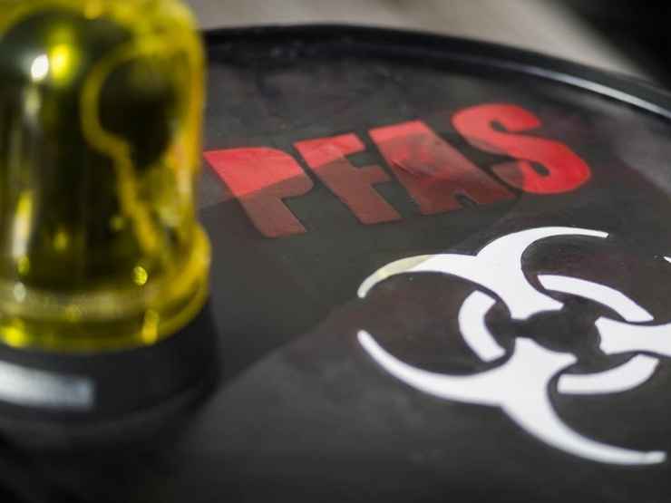 Greenpeace durante la campagna contro i Pfas