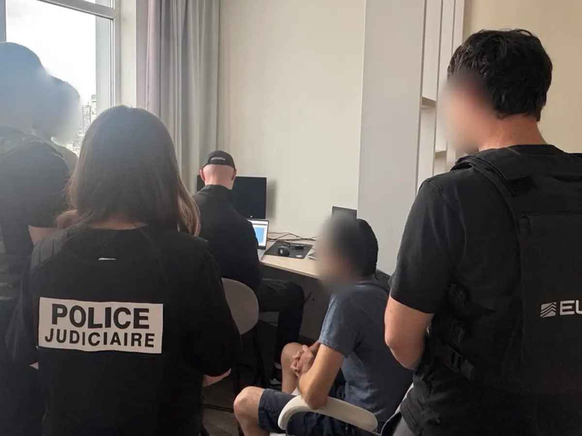dati rubati e rivenduti sui forum russi catturato a kiev il criminale informatico aveva accumulato oltre sette milioni di euro