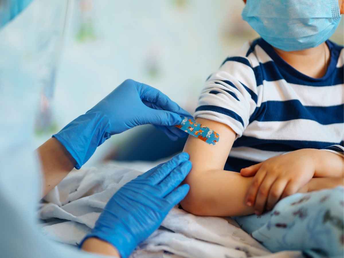 Focolai di morbillo nel mondo, l’allarme dei medici in Italia: “Prima di andare all’estero verificare lo status vaccinale” Focolai di morbillo nel mondo, l’allarme dei medici in Italia: “Prima di andare all’estero verificare lo status vaccinale”