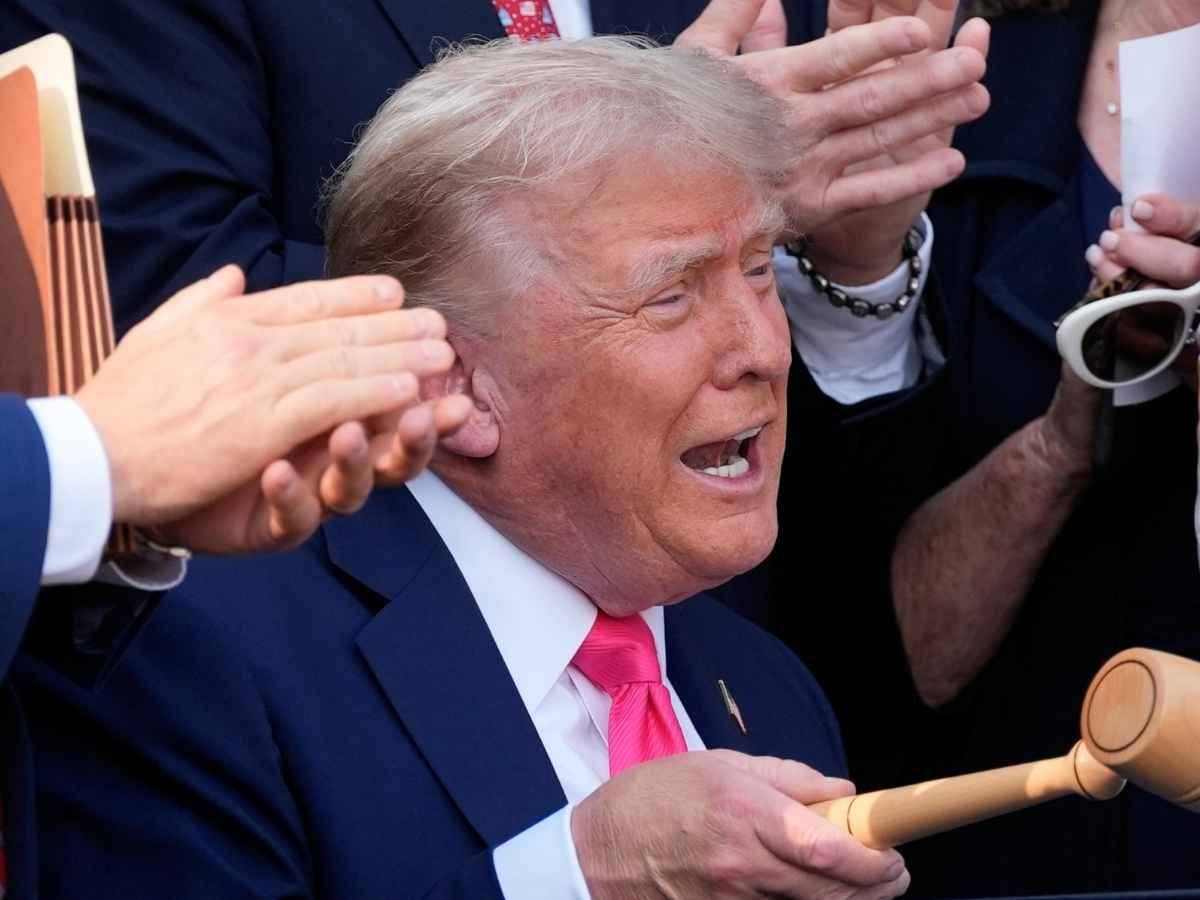 Dazi, Donald Trump sta per inviare decine di lettere di ultimatum: tremano Italia ed Europa Dazi, Donald Trump sta per inviare decine di lettere di ultimatum: tremano Italia ed Europa