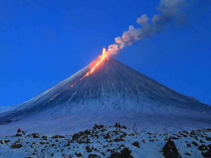 Il vulcano Klyuchevskoy erutta dopo il terremoto in Russia