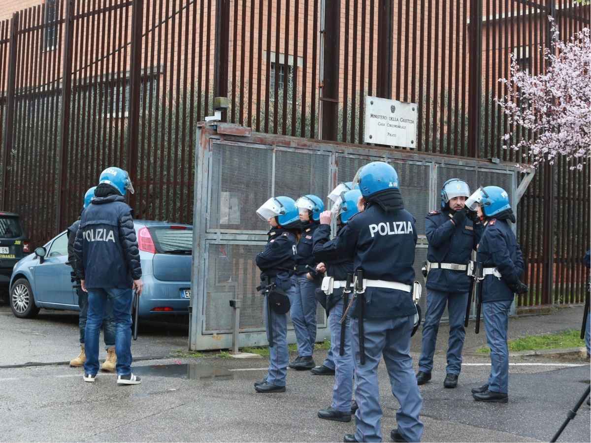 Benvenuti nell’inferno de La Dogaia, il carcere di alta sicurezza di Prato: “Si fa la guerra e si muore solo una volta, o noi o voi” Benvenuti nell’inferno de La Dogaia, il carcere di alta sicurezza di Prato: “Si fa la guerra e si muore solo una volta, o noi o voi”