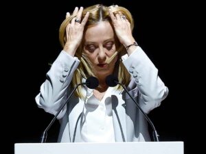 La premier italiana Giorgia Meloni durante una conferenza