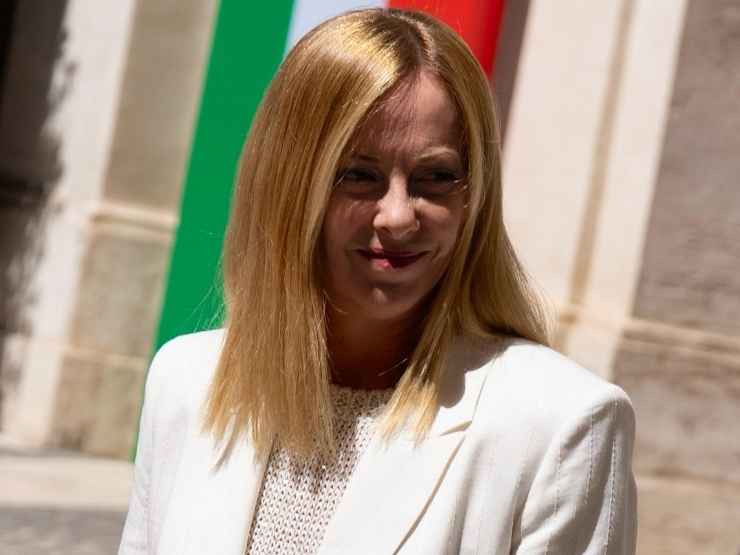 La premier italiana Meloni durante una conferenza