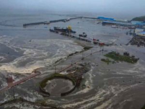 Lo tsunami che ha travolto le isole russe dopo il terremoto
