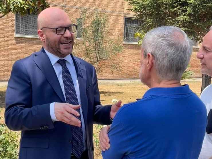 Lorenzo Fontana e Gianni Alemanno nel carcere romano di Rebibbia