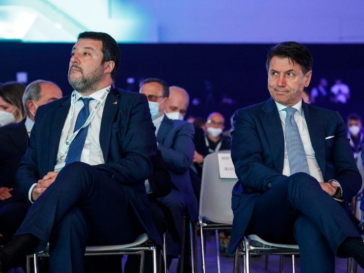 Il ministro dell'Interno Matteo Salvini e il premier Giuseppe Conte ai tempi del governo giallo-verde