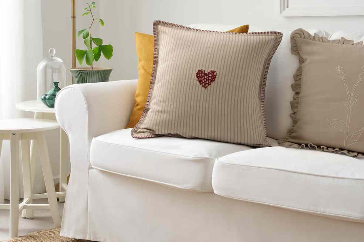 divano con cuscini e altri arredi ikea in vendita con le migliori offerte di luglio