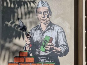 Milano murata, murales comparso in queste ore in città