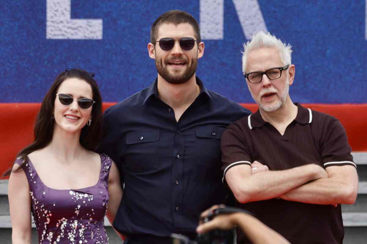 Rachel Brosnahan, David Corenswet e James Gunn in posa alla presentazione del film Superman