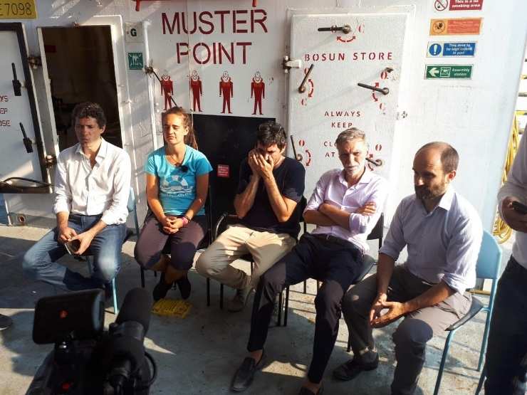 Riccardo Magi, Carola Rackete, Nicola Fratoianni, Graziano Delrio, Matteo Orfini sulla Sea Watch 3 nel 2019
