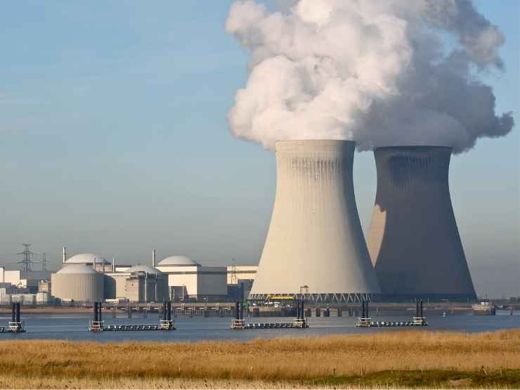 Una centrale nucleare che deve fare i conti con il gran caldo