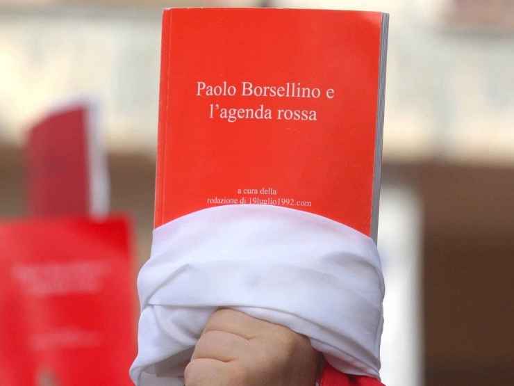 Una manifestazione in ricordo di Paolo Borsellino in via D'Amelio