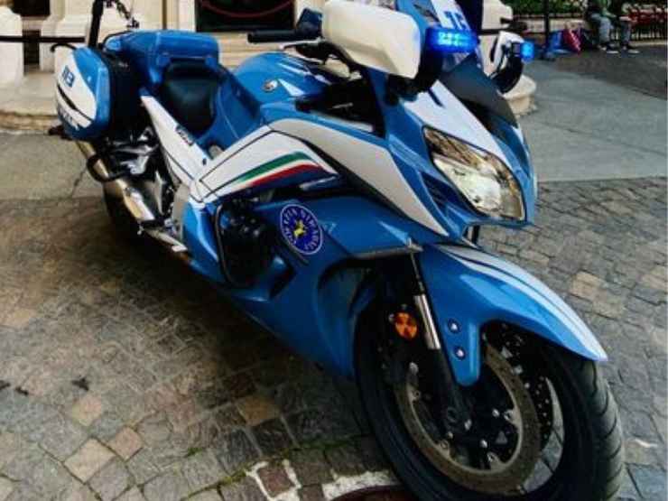 Una moto della polizia di stato a Ravenna