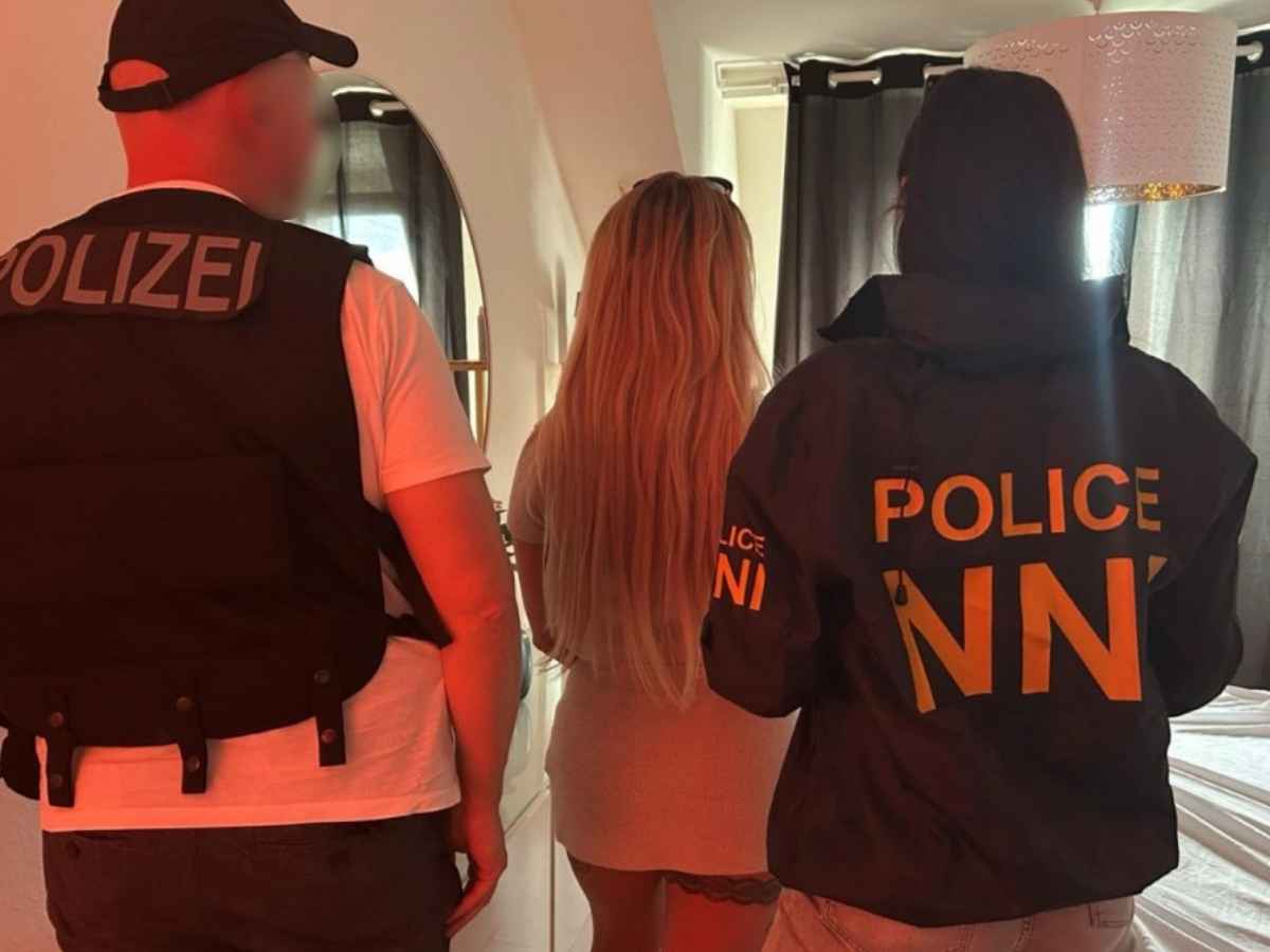 La tratta di esseri umani nei centri massaggi italiani, ecco l’inferno delle vittime provenienti da Romania, Cina e Colombia La tratta di esseri umani nei centri massaggi italiani, ecco l’inferno delle vittime provenienti da Romania, Cina e Colombia