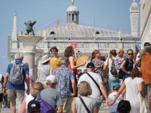 Venezia, turisti in città e pericolo overtourism