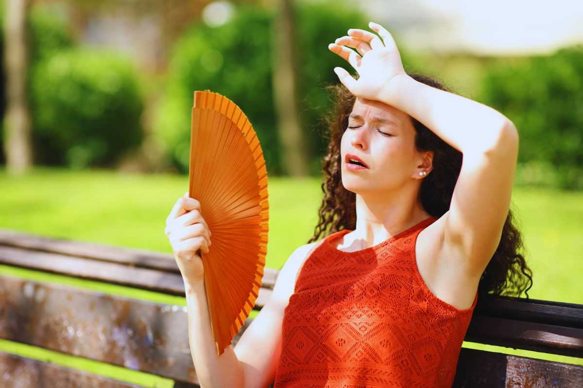 Caldo torrido, se stai male cosa devi fare? Il numero per le emergenze Caldo torrido, se stai male cosa devi fare? Il numero per le emergenze