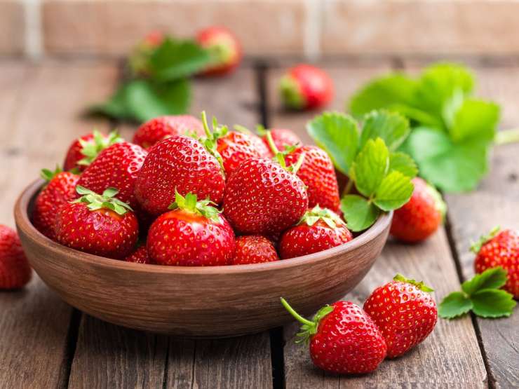 fragole in ciotola