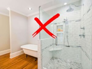 sfondo doccia in vetro e X rossa