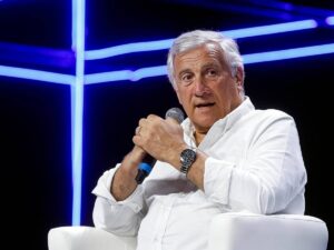 Il ministro degli Esteri Antonio Tajani a un incontro pubblico