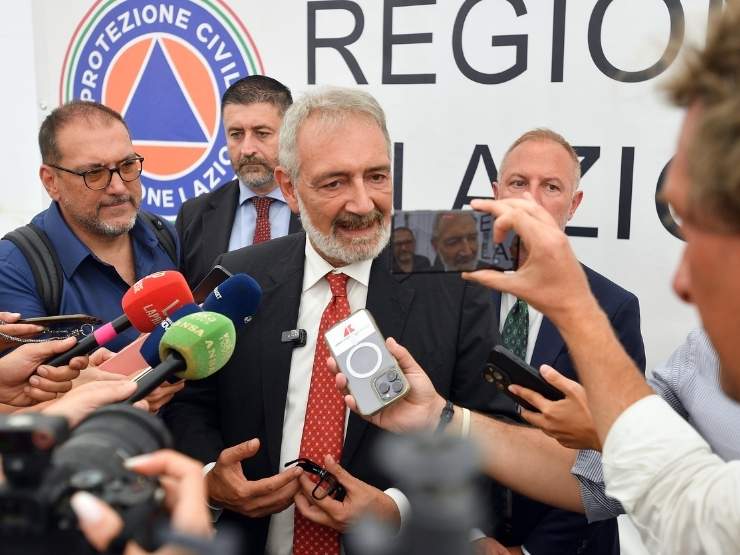Il presidente della Regione Lazio Francesco Rocca (a capo della Croce rossa per oltre 20 anni)