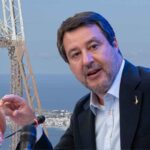 Il Ponte sullo Stretto di Messina sullo sfondo, il Ministro Matteo Salvini in primo piano
